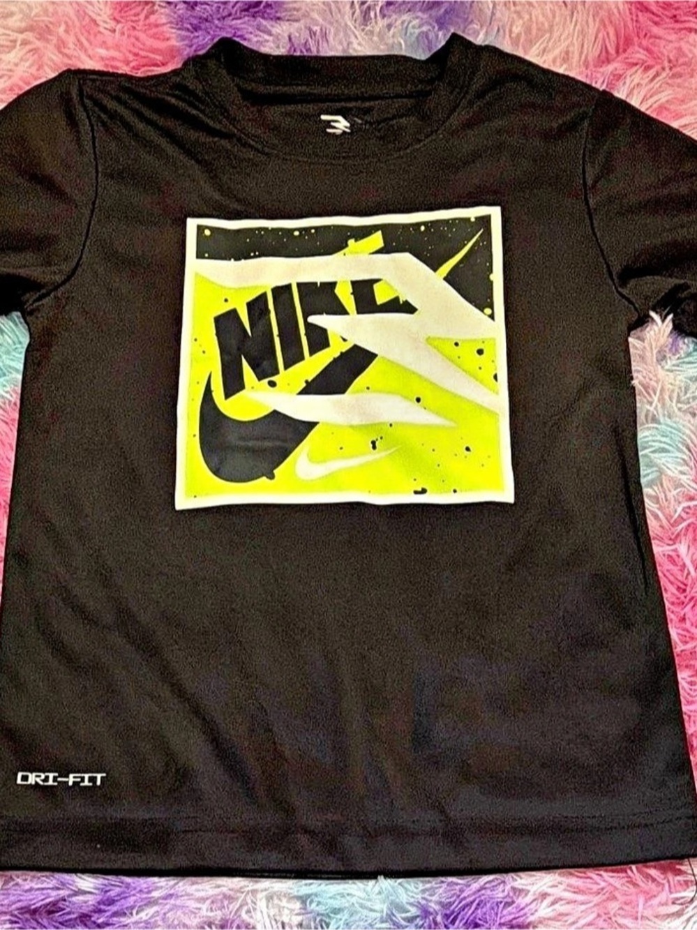 Nike Dri-FIT graphic tee Boys Medium Black Graphic Tee Like New